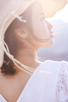 女子被地铁拖行